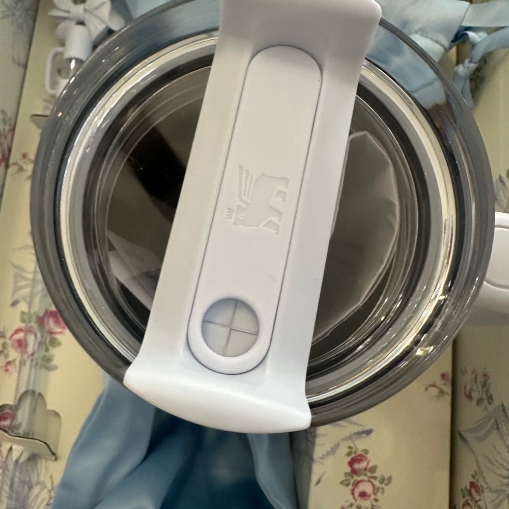 🎀 LoveShackFancy x Stanley 20oz Quencher Rosa Beaux BLUE new - Picture 3 of 5